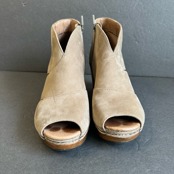 Dansko Delphina Peep-Toe Ankle Bootie Tan Leather Womens 38 Heeled Boots - Picture 2 of 12